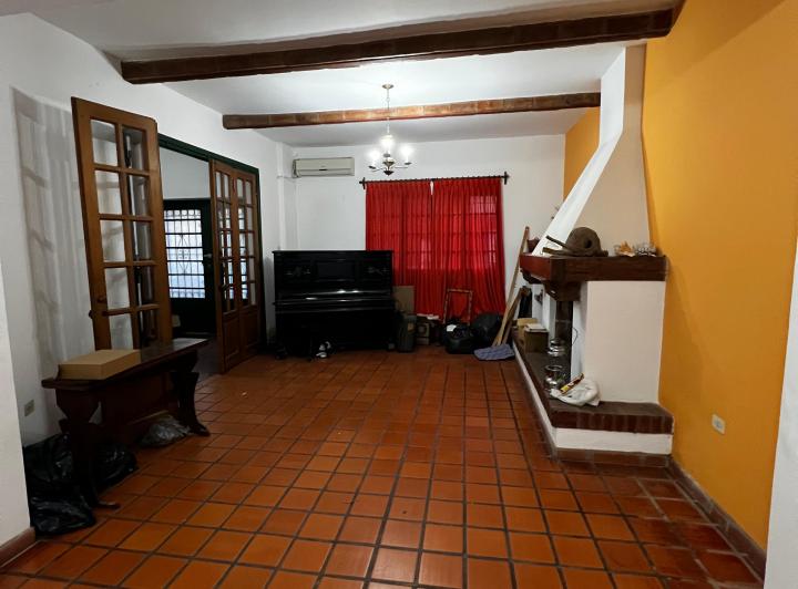 VENTA - ALBERDI - ESPORA 200 a mts D.Qui, hermosa 3 Dor, coc/sep, coch, 2 patios  5
