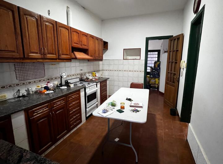 VENTA - ALBERDI - ESPORA 200 a mts D.Qui, hermosa 3 Dor, coc/sep, coch, 2 patios  4