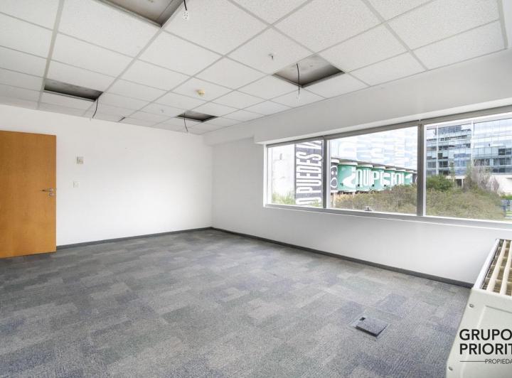 Oficina exclusiva en Puerto Madero con cochera y vista privilegiada 3