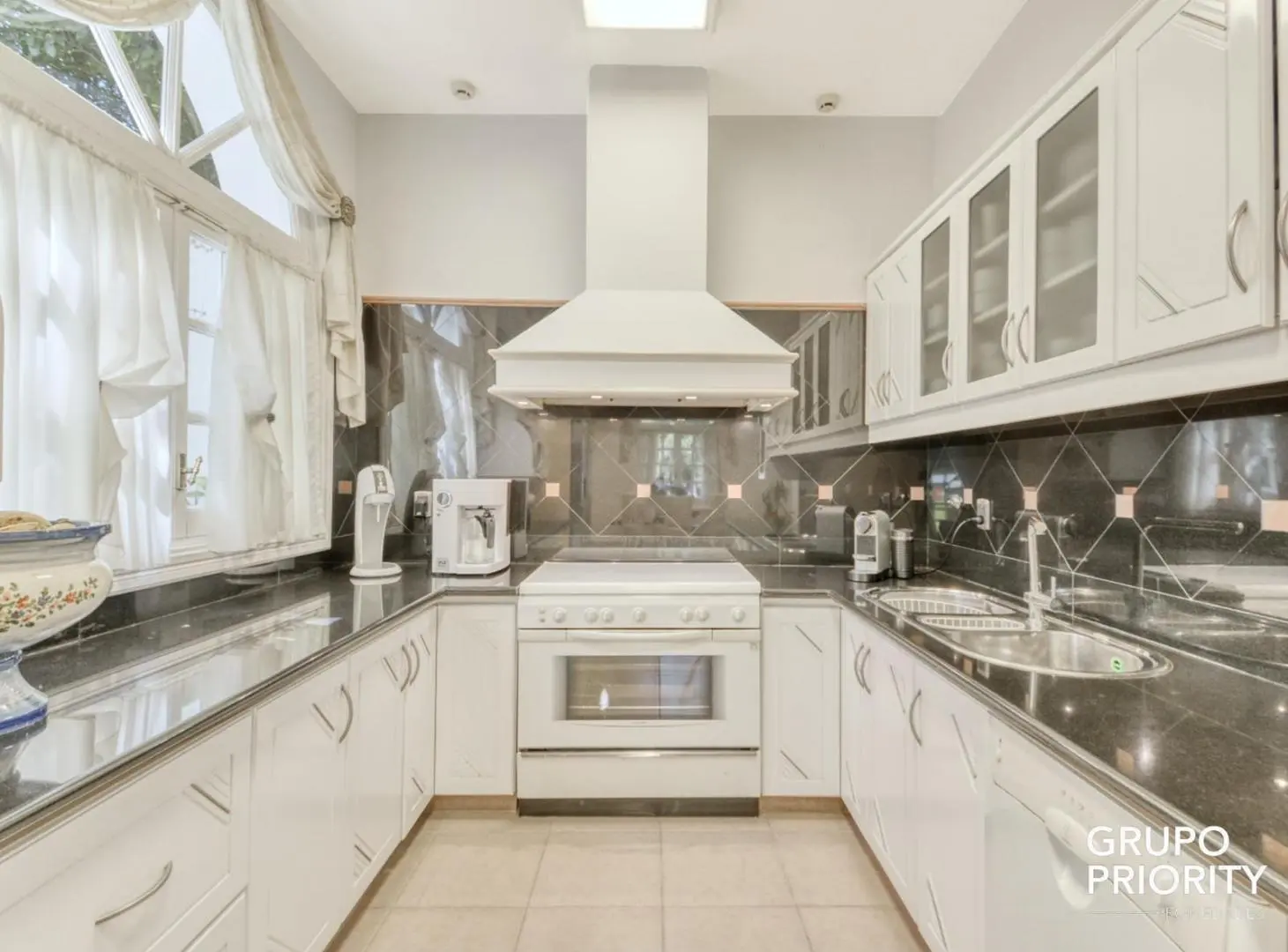 Mansion en venta en Parque Leloir con 4 dormitorios en suite y 7000 m2 5