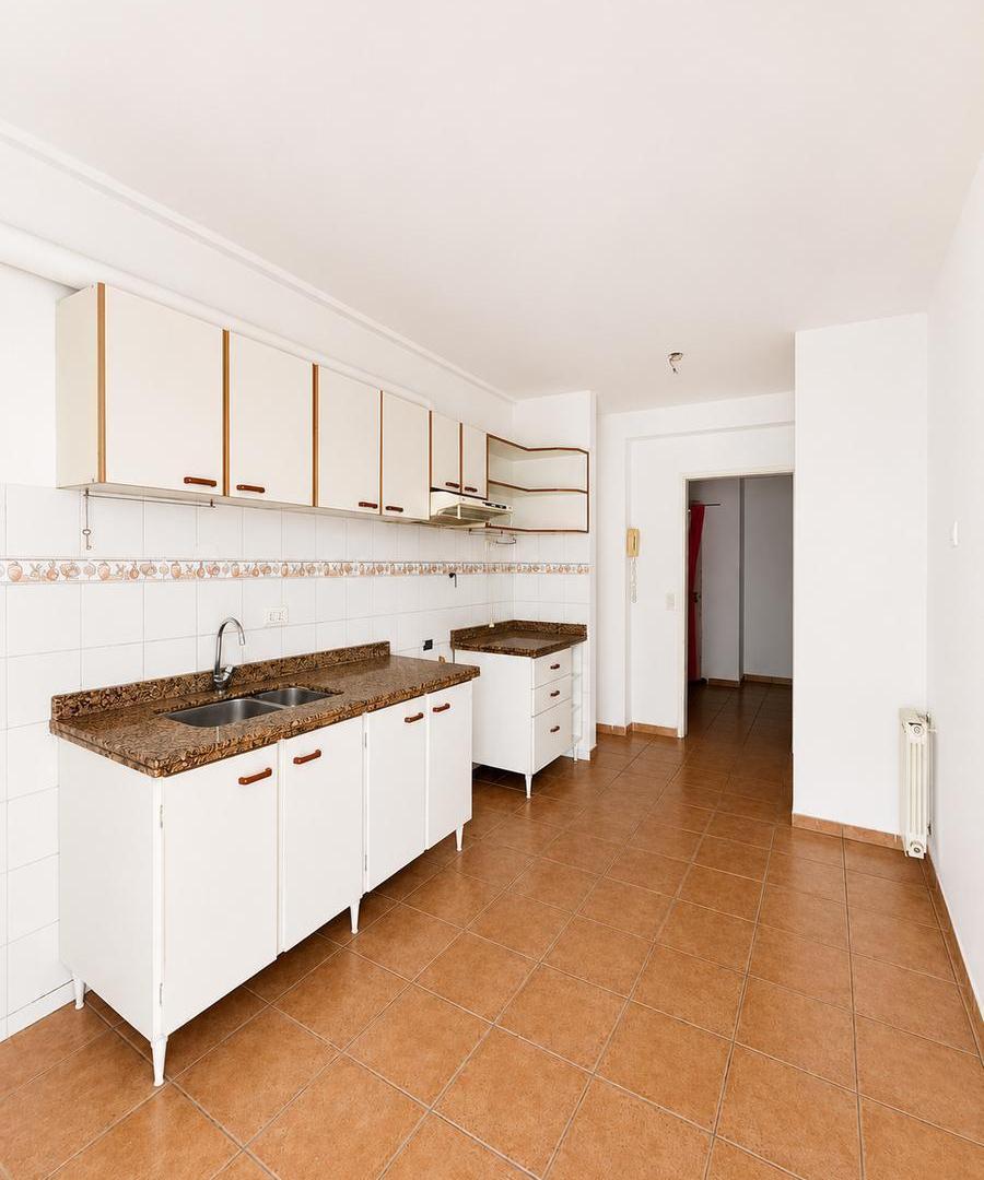 Foto de Se vende amplio departamento en PH con cochera doble, imagen 3