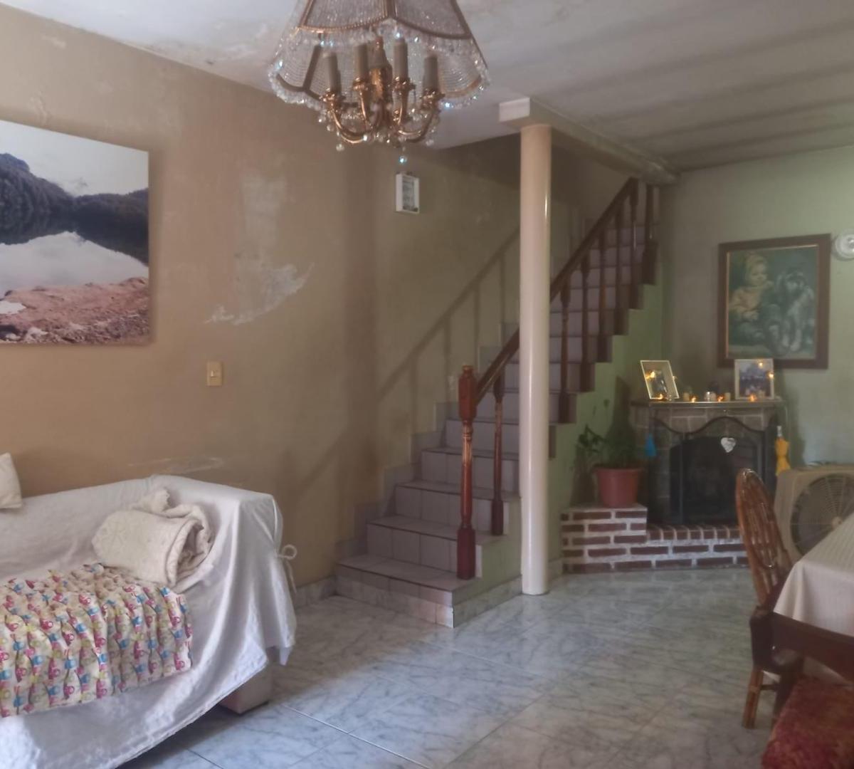 Venta de Triplex, Casa 2 Plantas, Local. Apta Credito 4