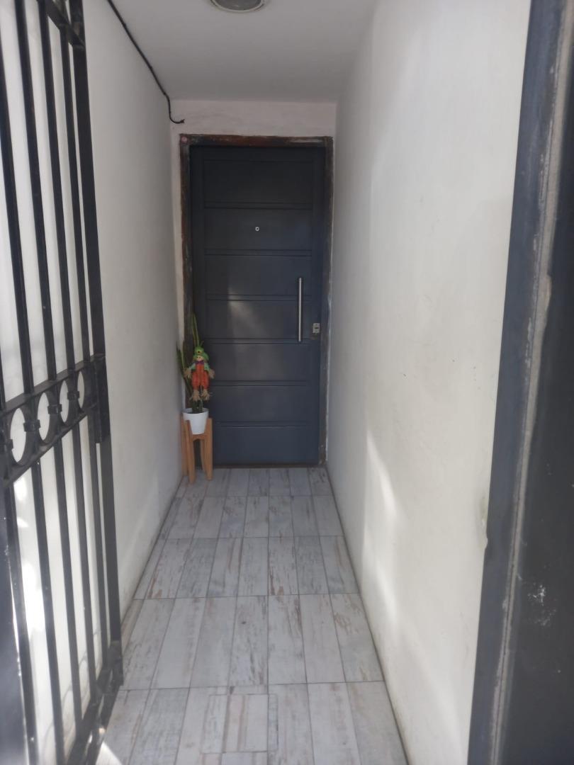 Venta de Triplex, Casa 2 Plantas, Local. Apta Credito 5