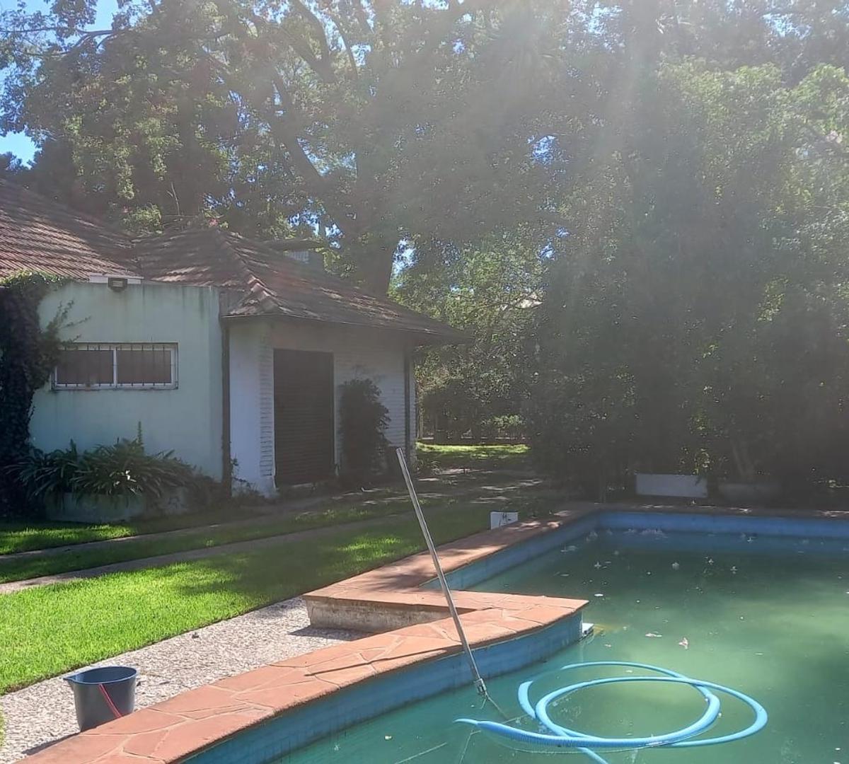 VENTA  CASA  QUINTA EN MORENO CENTRO