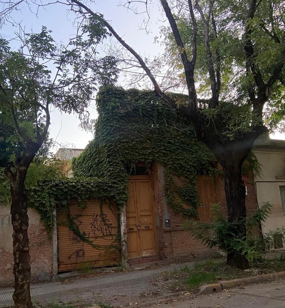 Venta Casa a Reciclar - Mercedes B. 1