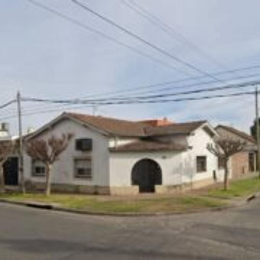 CASA EN ESQUINA