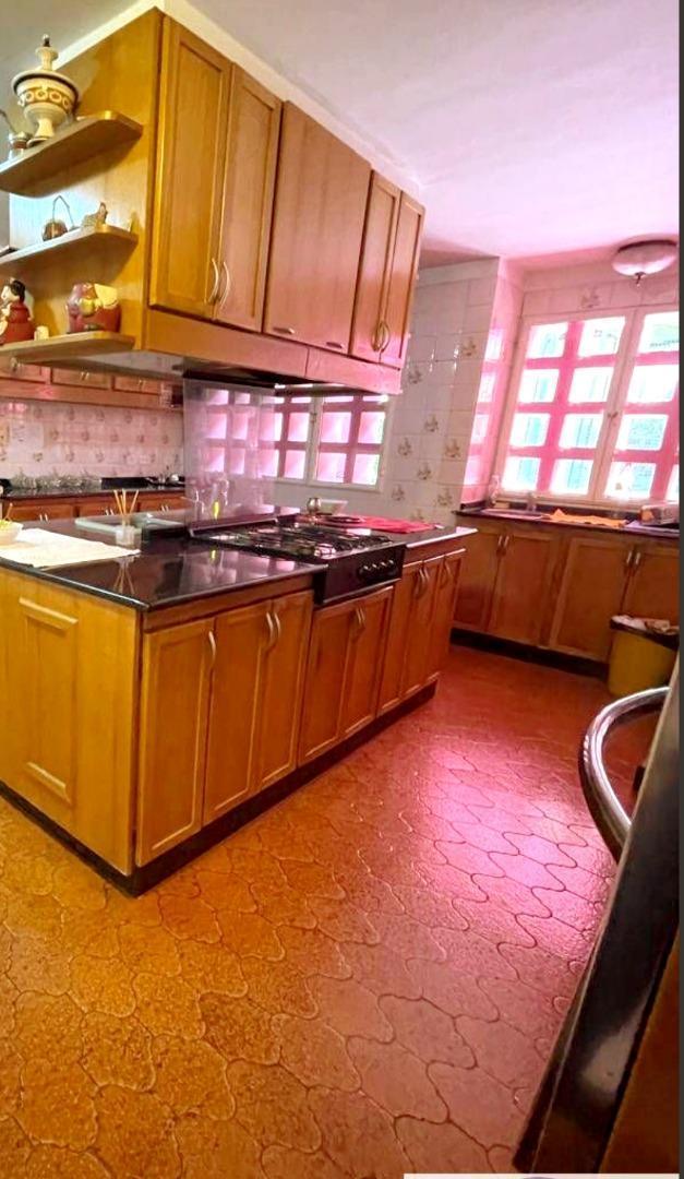 Foto de MAGNIFICO CHALET DE 4 AMB. CON COCHERA PARQUE Y PISCINA, imagen 2