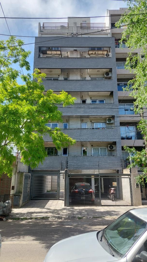 DEPARTAMENTO EN CASTELAR 2 AMB c/ COCHERA y TERRAZA-BALCON
