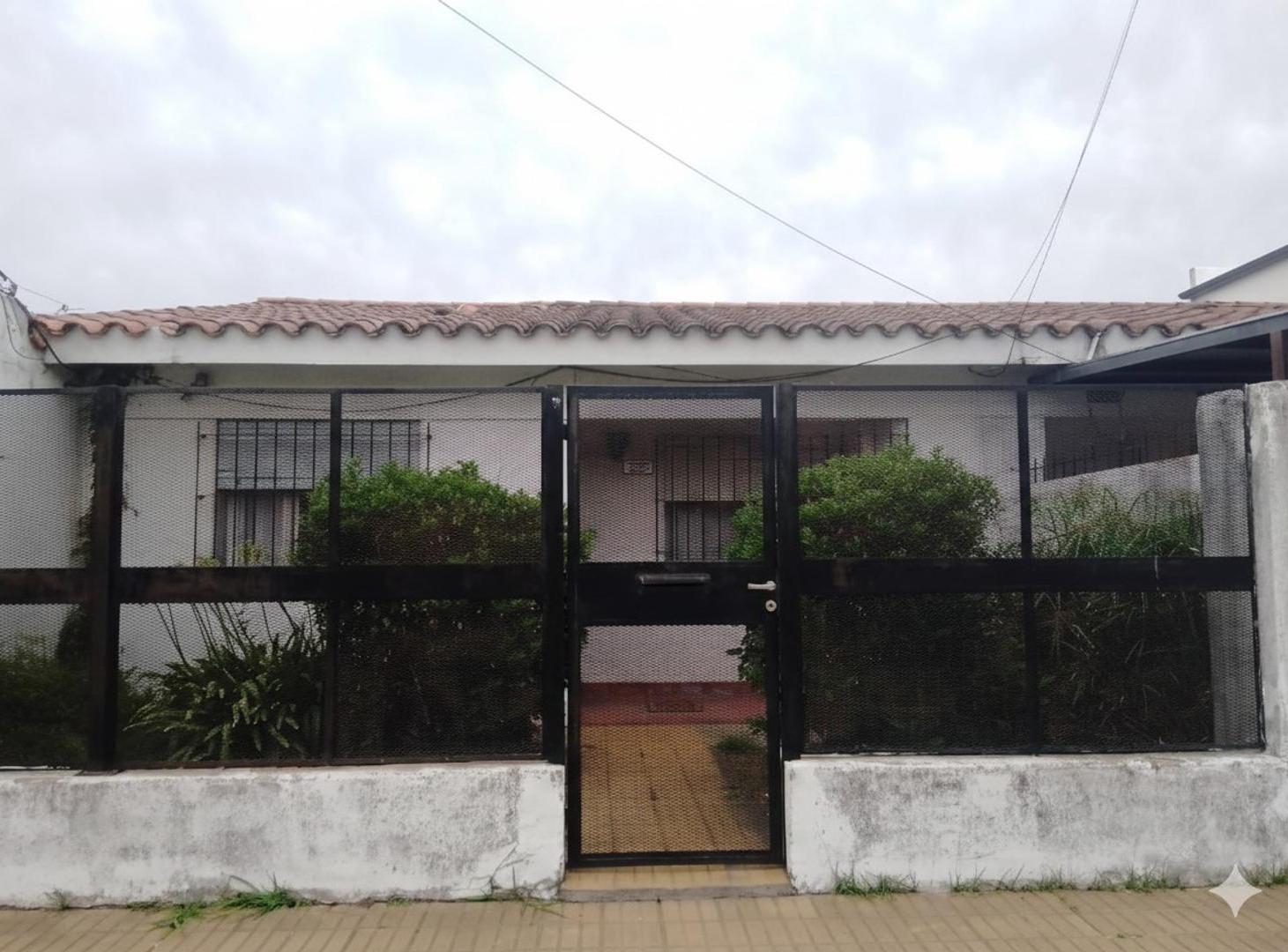 Encantadora casa con amplio parque para familias en Luján