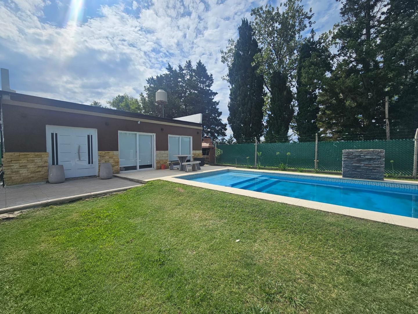 ZARATE- CASA NUEVA CON AMPLIO TERRENO