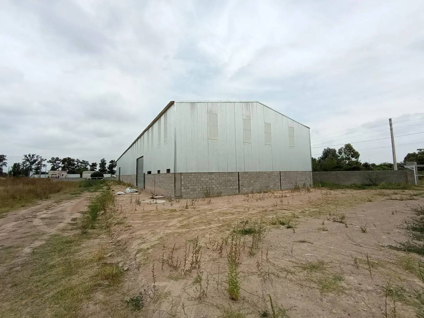 ALQUILER GALPON ZONA INDUSTRIAL LUJAN 3