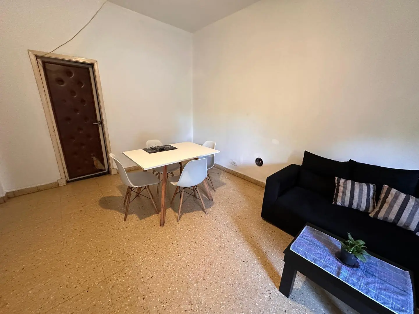 VENTA CASA 3 AMBIENTES CON DEPTO EN MORENO 8