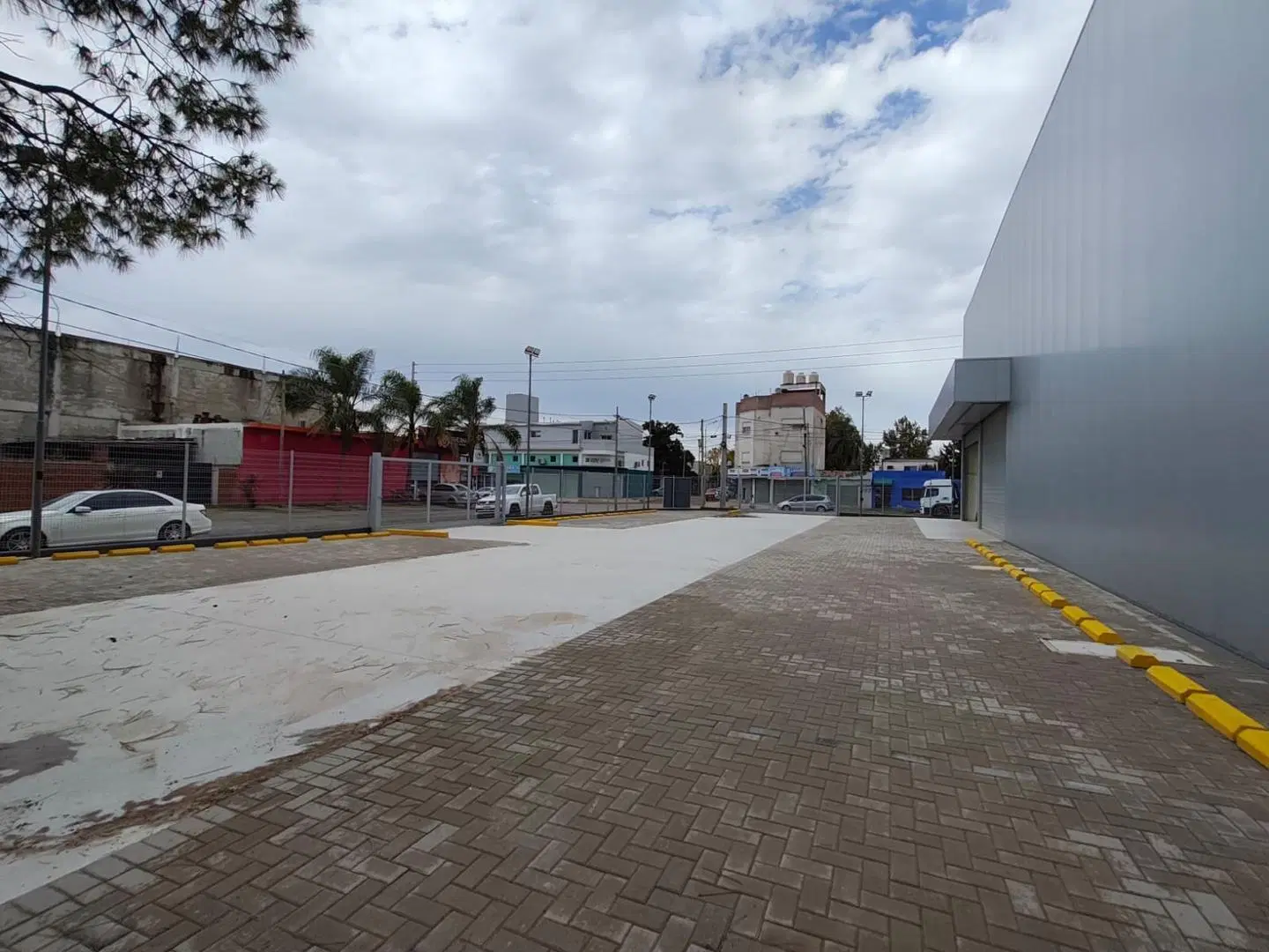 GALPON EN ALQUILER AVENIDA COMERCIAL GRAL RODRIGUEZ 2