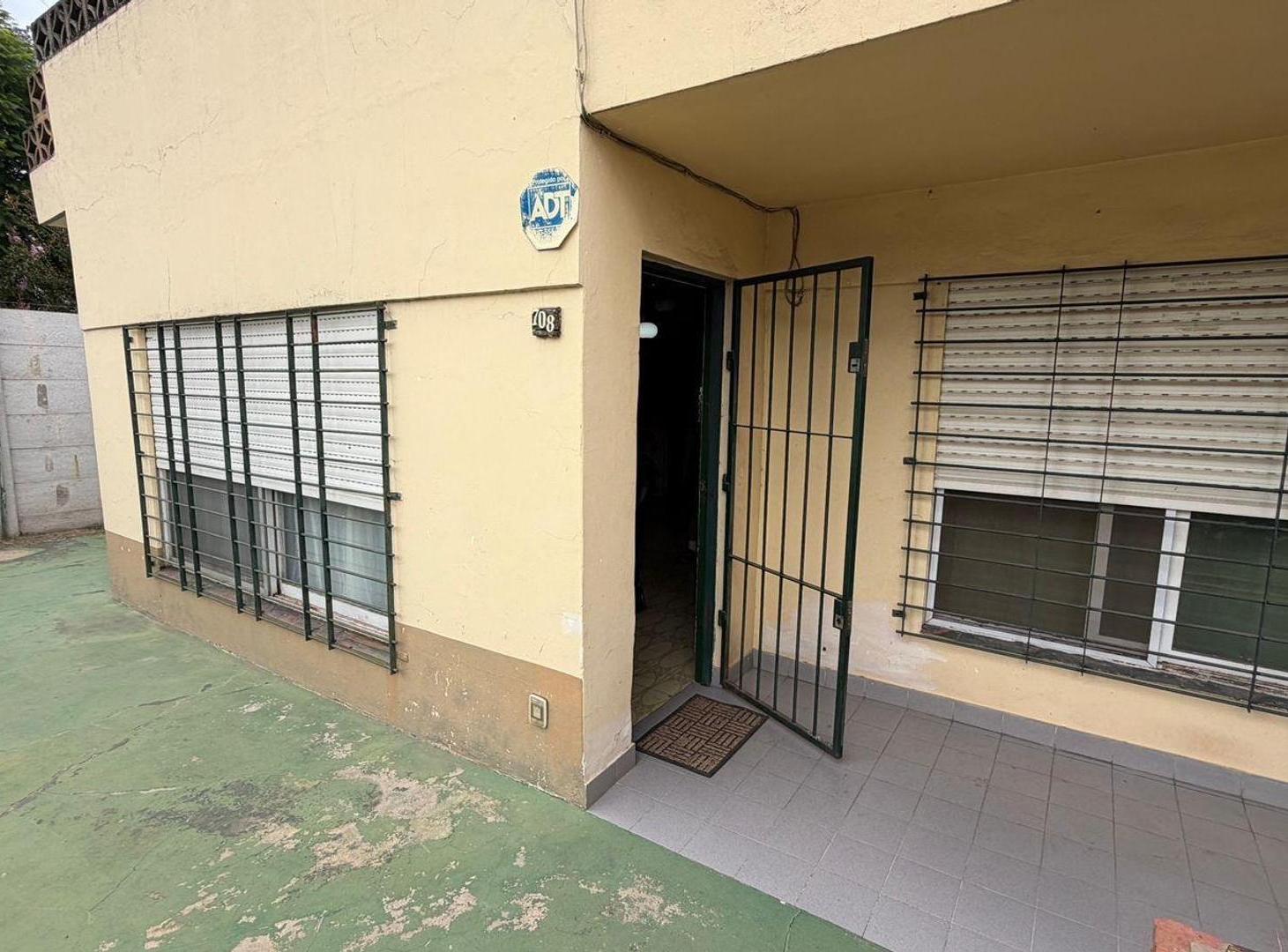 Casa en venta en esquina moreno sur