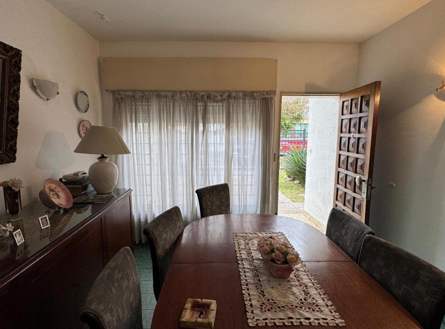 Casa en Venta en moreno con excelente iluminacion