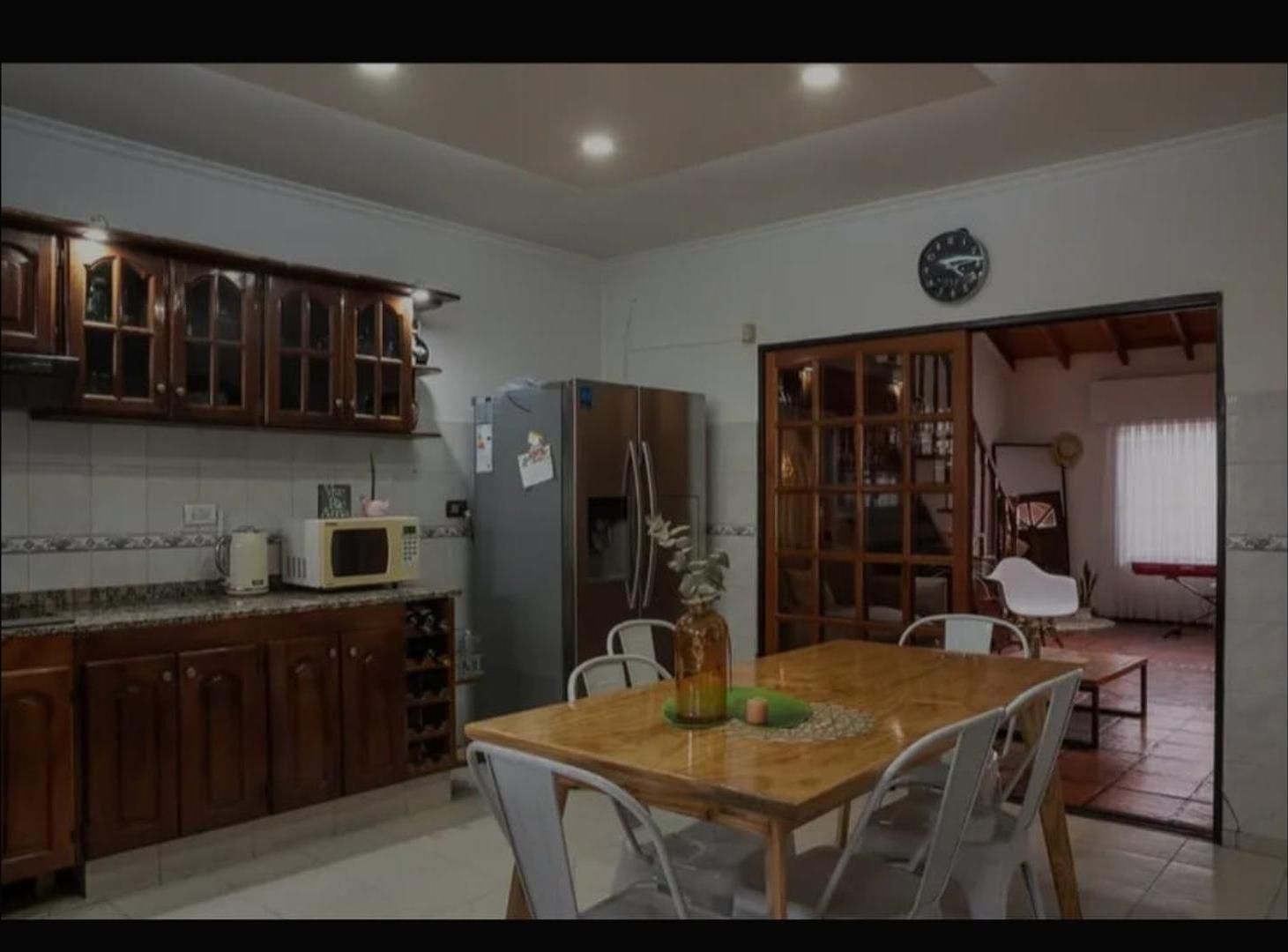 Foto de HERMOSA CASA 5 AMBIENTES EN PASO DEL REY, imagen 4