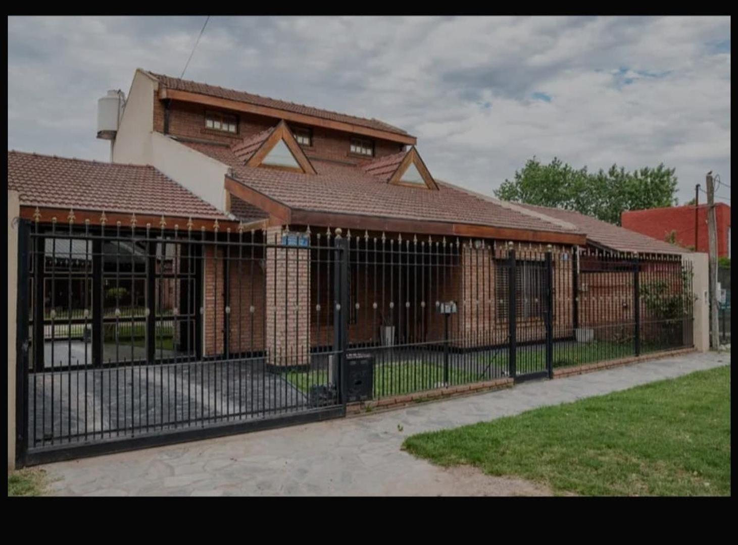 HERMOSA CASA 5 AMBIENTES EN PASO DEL REY