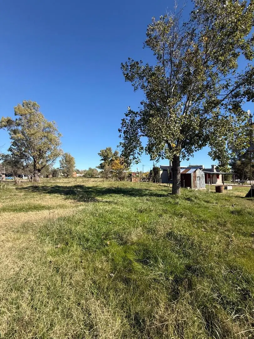¡Único Lote en Esquina! 968m² en el corazón de Villa Ruiz. 2
