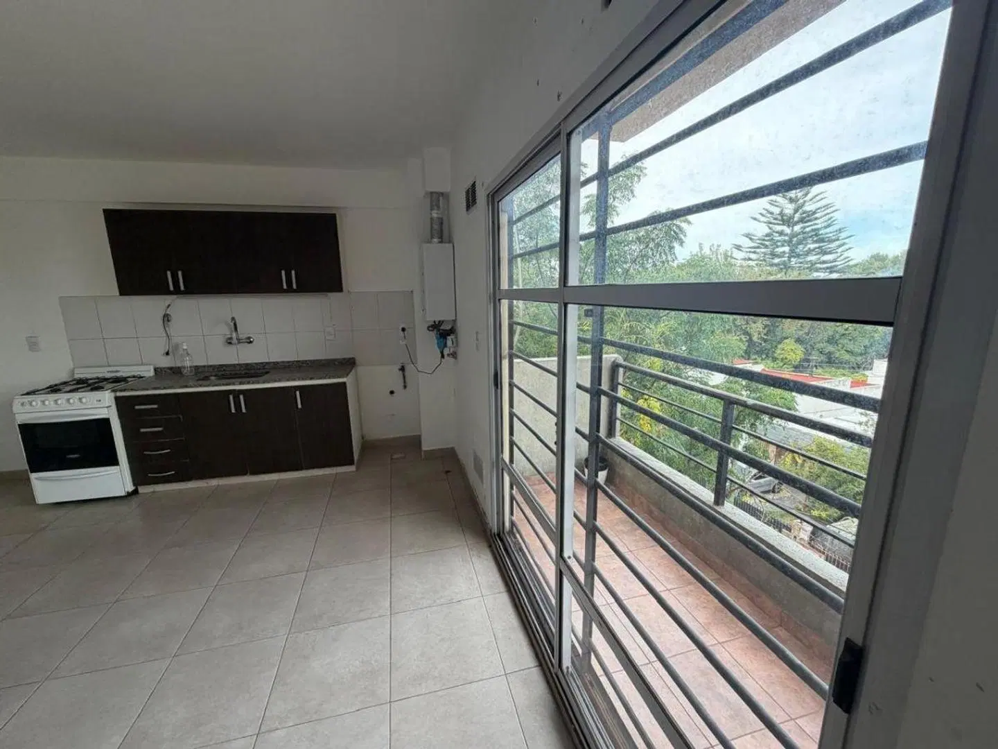 VENTA DEPARTAMENTO de AMBIENTES AMPLIOS y MUY LUMINOSO ZOGBA 5