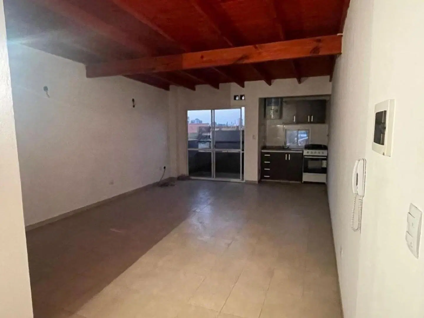 VENTA de AMPLIO MONOAMBIENTE con EXCELENTE UBICACION ZOGBA 5
