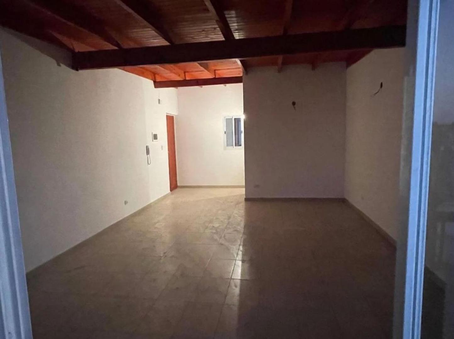 VENTA de AMPLIO MONOAMBIENTE con EXCELENTE UBICACION ZOGBA