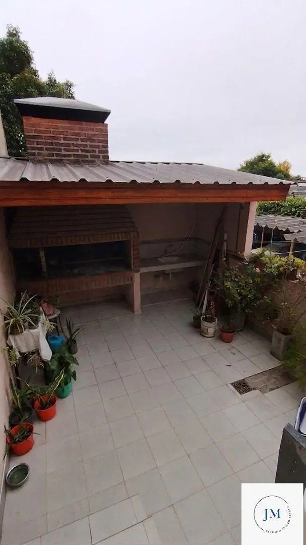 VENTA CASTELAR 3 AMB 2 PATIOS PARRILLA BCÓN TERRAZA 4