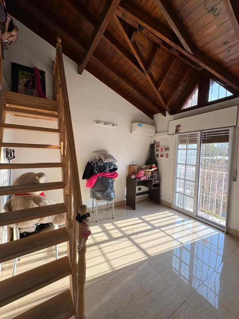 Casa en venta con local sobre avenida en Moreno 3