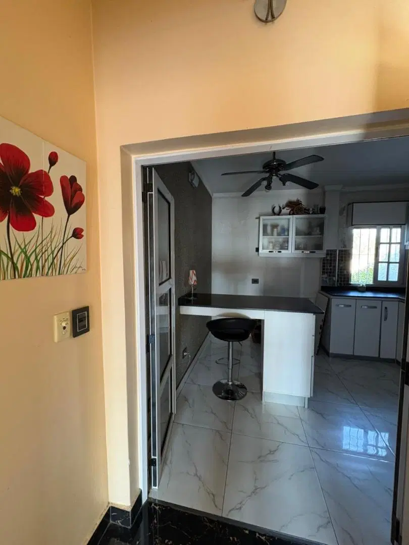 Casa en venta con local sobre avenida en Moreno 2