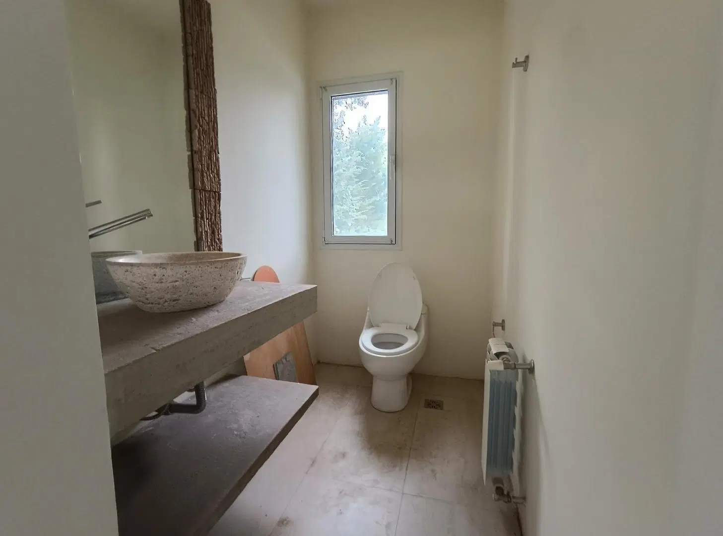 Casa con ambientes amplios y luminosos, con gran parque 2