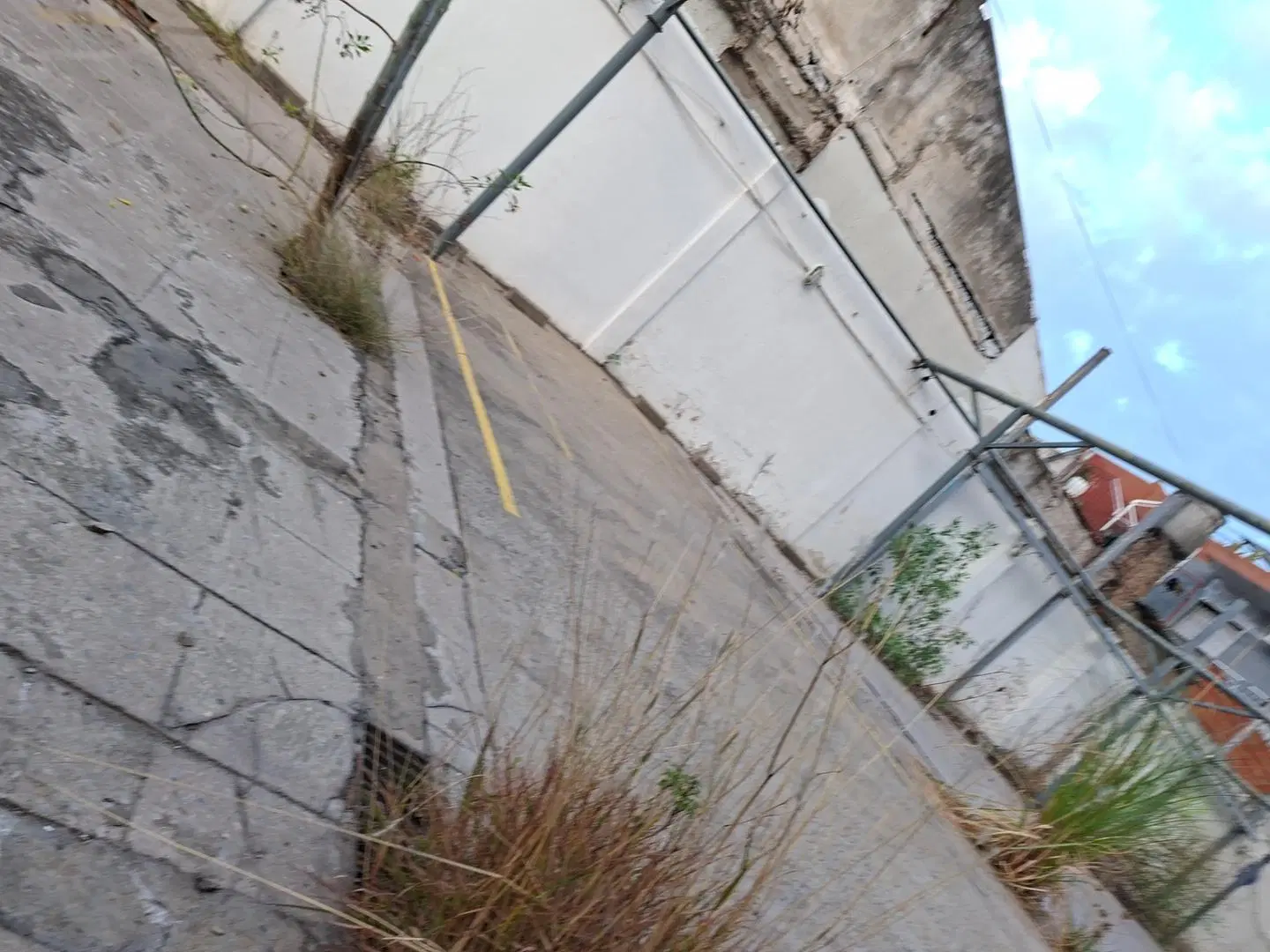 ALQUILER de IMPORTANTE TERRENO EN MORON CENTRO 4