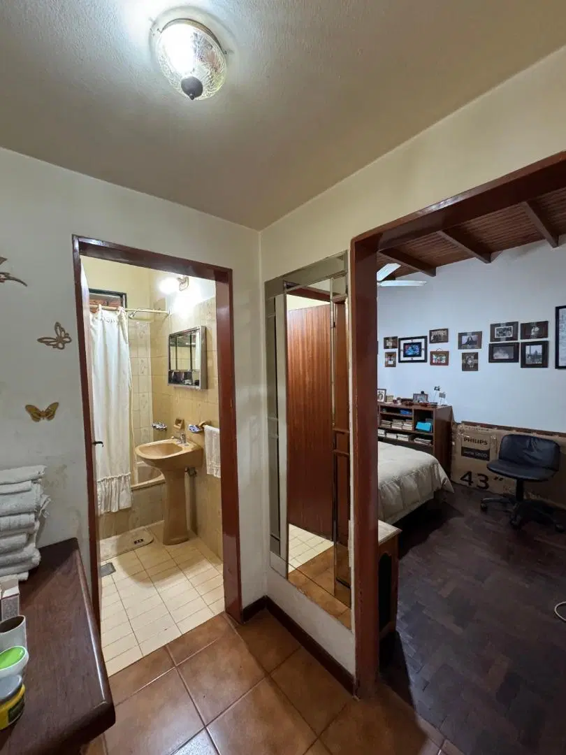 Casa en Venta c/cochera en paso del Rey 4