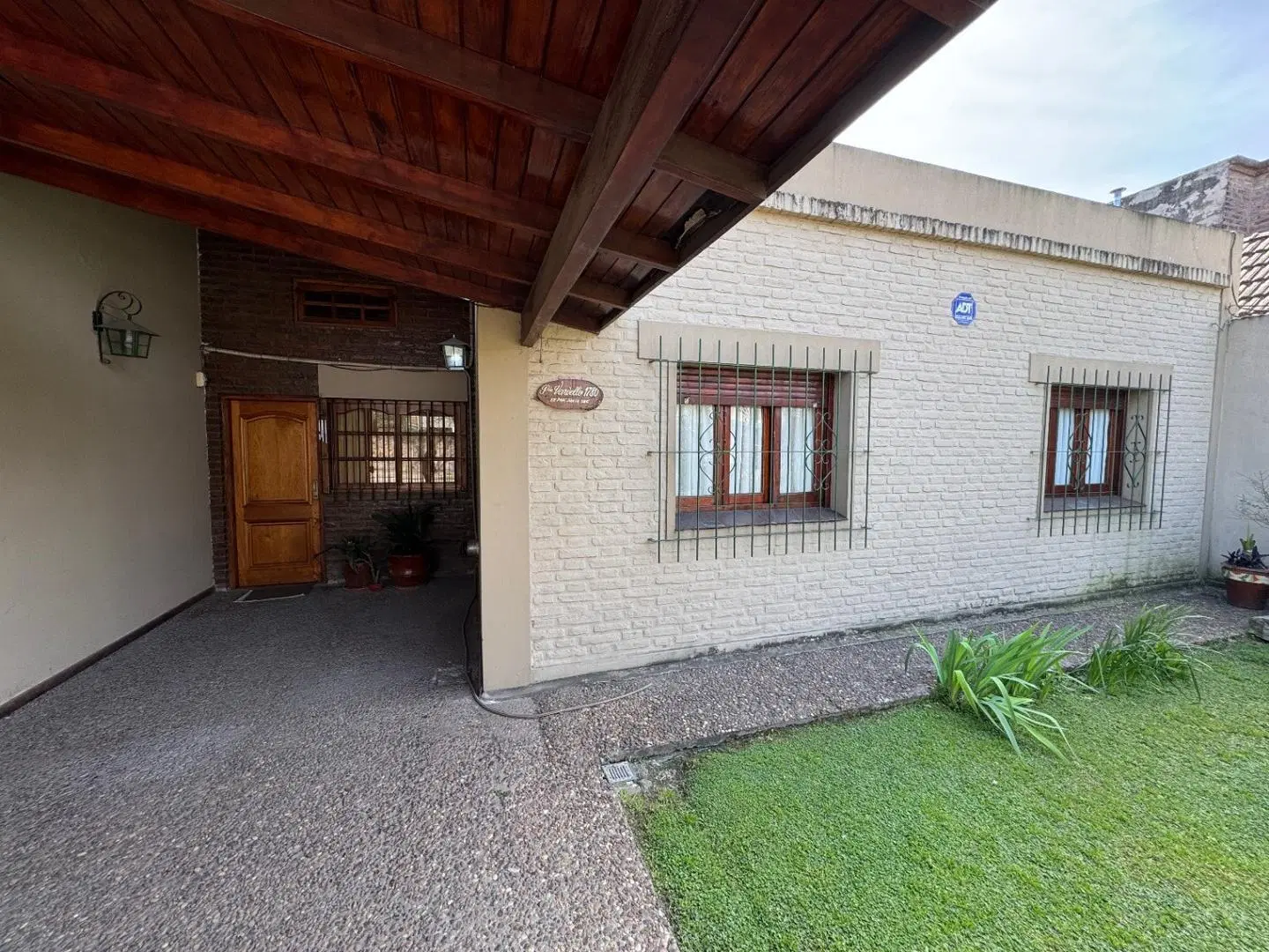 Casa en Venta c/cochera en paso del Rey 2