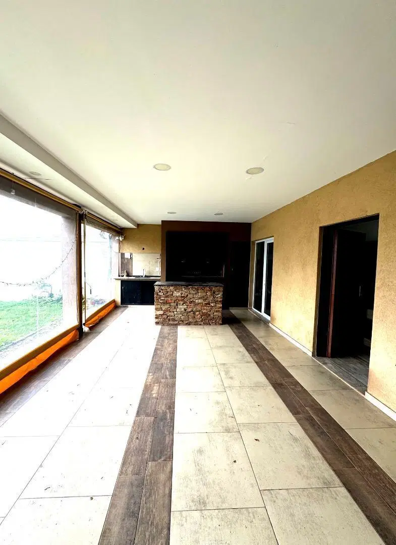 Casa remodelada con pileta y galería, 3 hab, San Miguel. 4