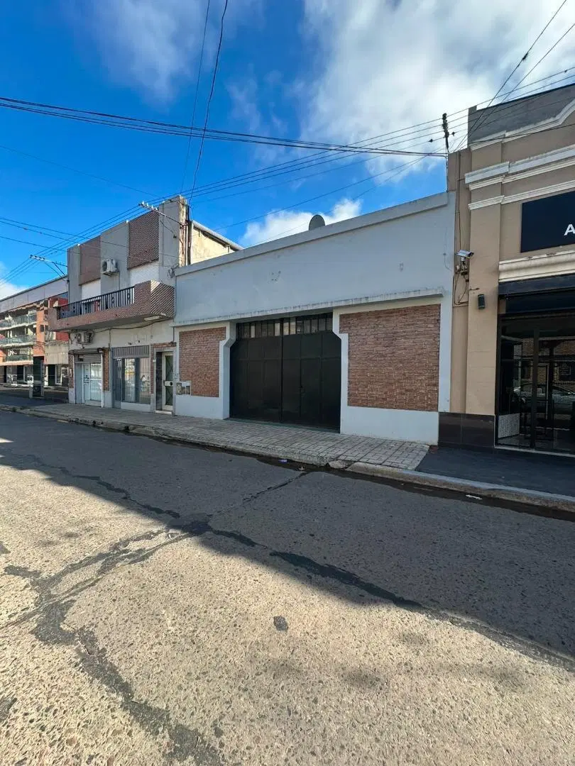 GALPON EN VENTA!!! CENTRO DE LUJAN!!! EXCELENTE UBICACION!!! 4