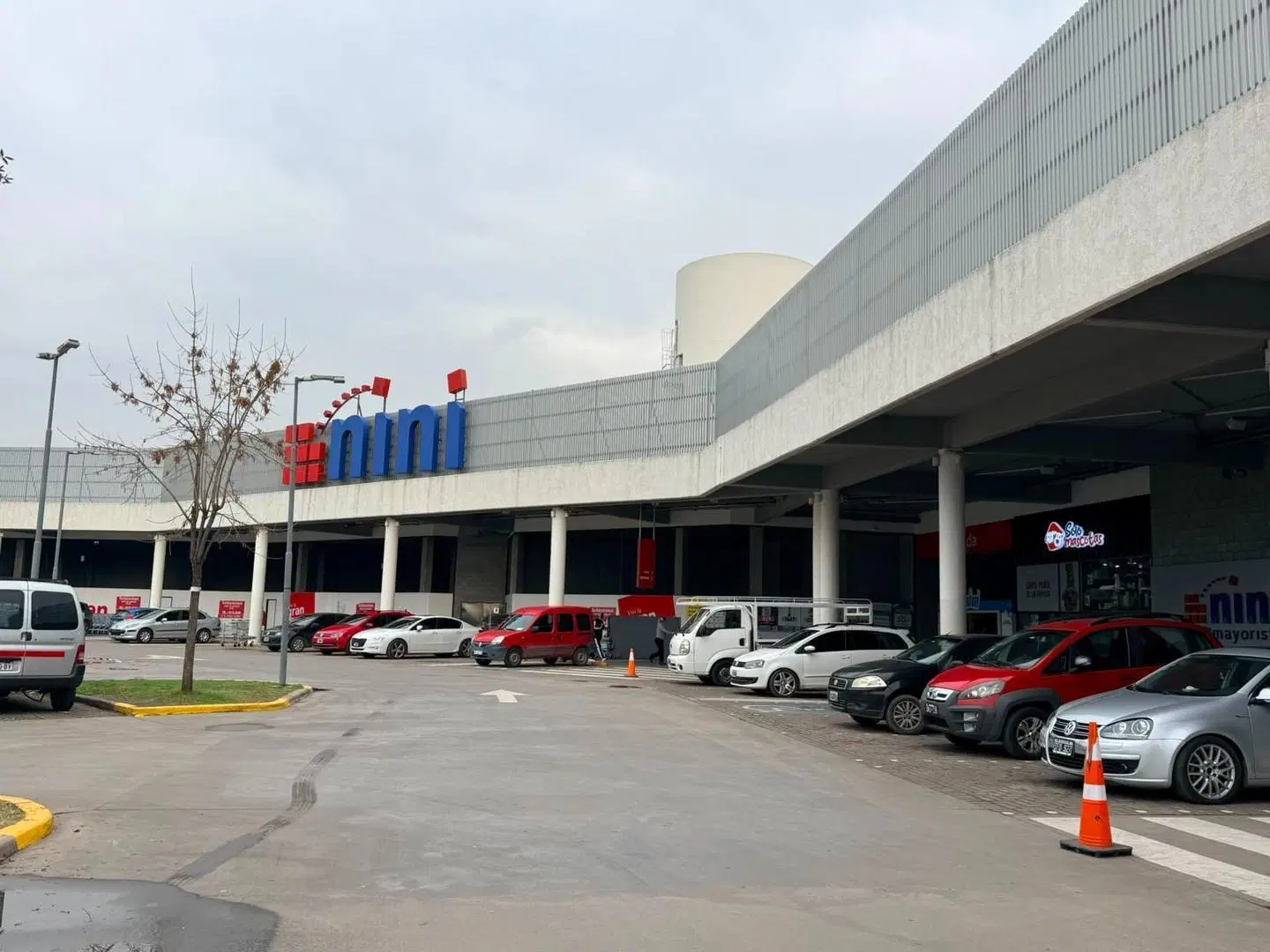 ALQUILER – LOCALES COMERCIALES EN CENTRO COMERCIAL NINI MAYO 2