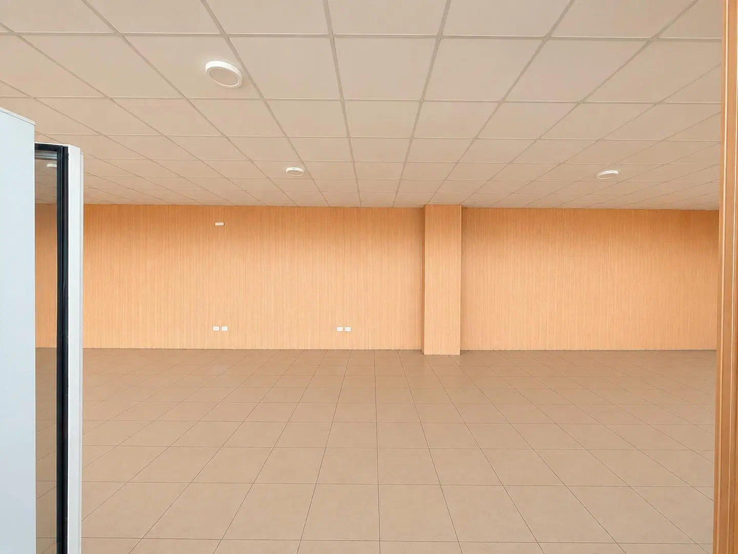 ALQUILER – LOCALES COMERCIALES EN CENTRO COMERCIAL NINI MAYO 5