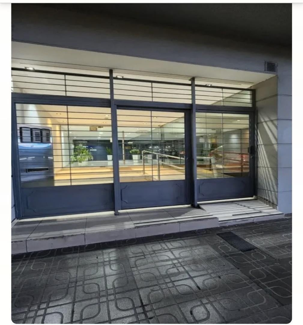 VENTA DEPARTAMENTO DOS AMB. SOBRE AVENIDA RAMOS MEJIA