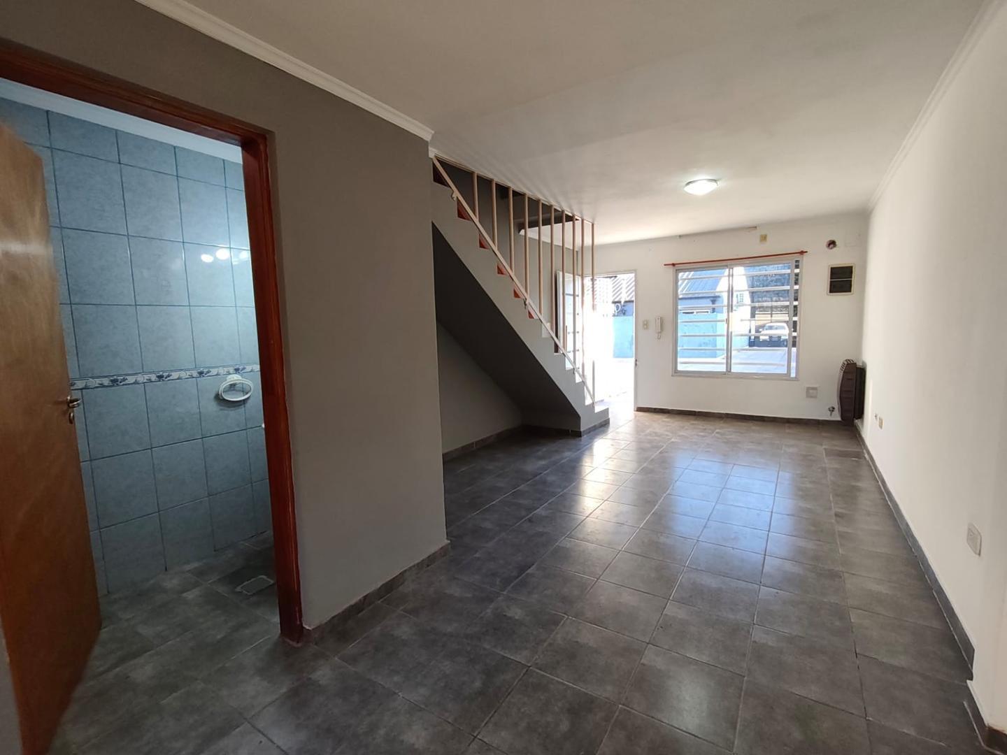 Foto de ALQUILER DUPLEX LOS ROBLES Y LELOIR GENERAL RODRIGUEZ, imagen 3