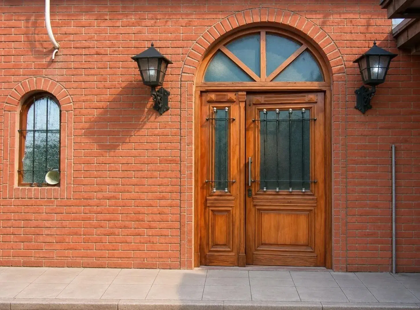 CASA EN VENTA DE 4 AMBIENTES CON PILETA Y LOCAL EN HURLING 2