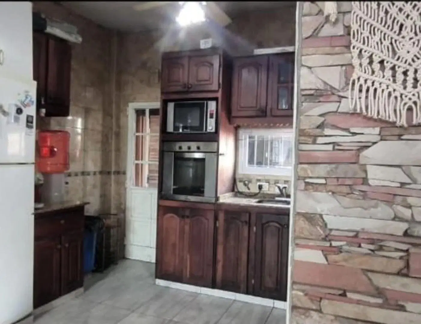 CASA EN VENTA DE 4 AMBIENTES CON PILETA Y LOCAL EN HURLING 5