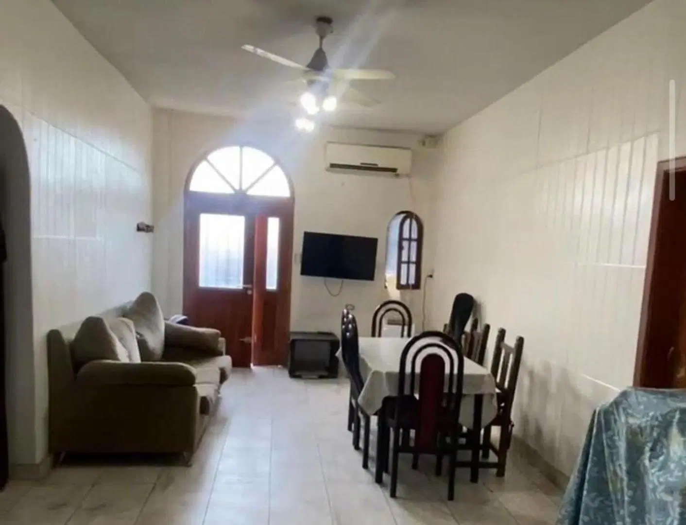 CASA EN VENTA DE 4 AMBIENTES CON PILETA Y LOCAL EN HURLING 3