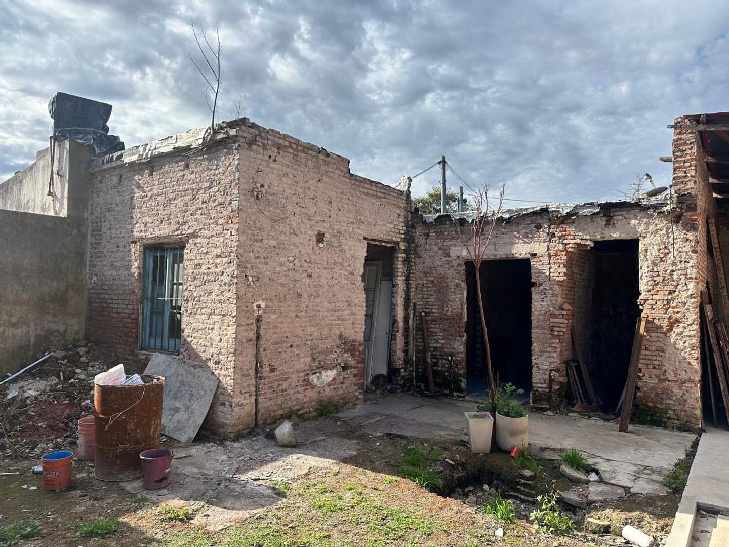 Foto de CASA a RECICLAR - EXCELENTE OPORTUNIDAD para INVERSORES!, imagen 2
