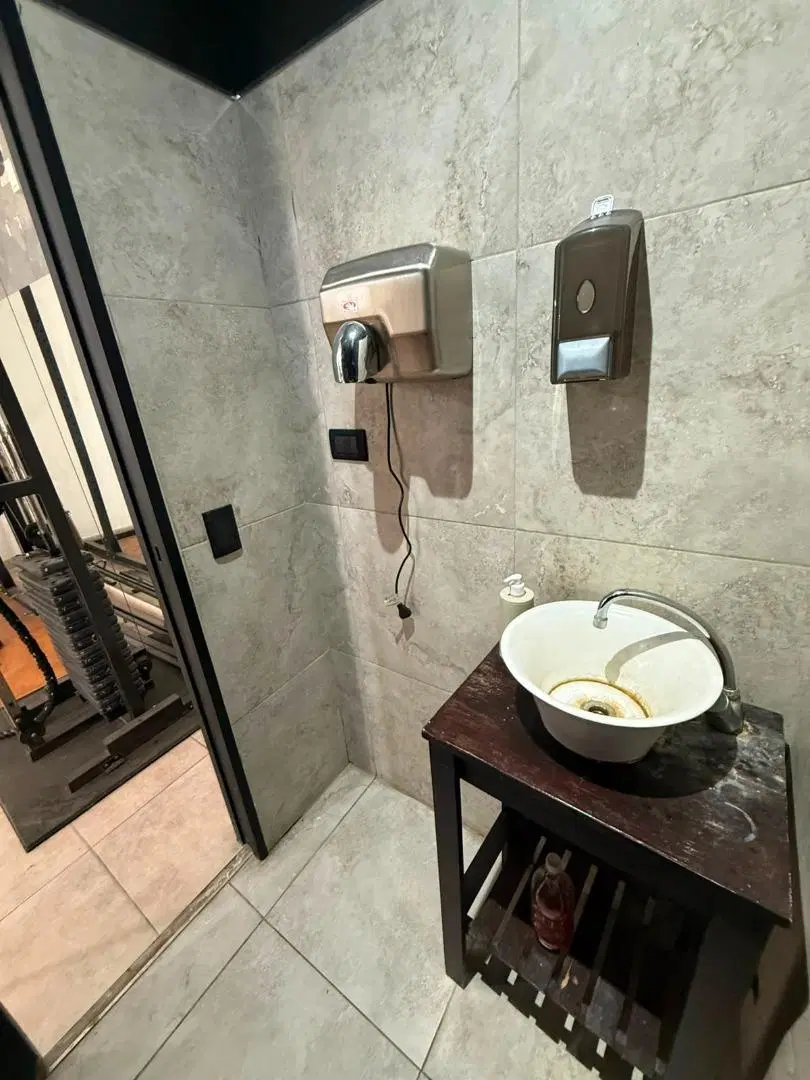 VENTA DE LOCAL MORENO CENTRO USD 65.000 8