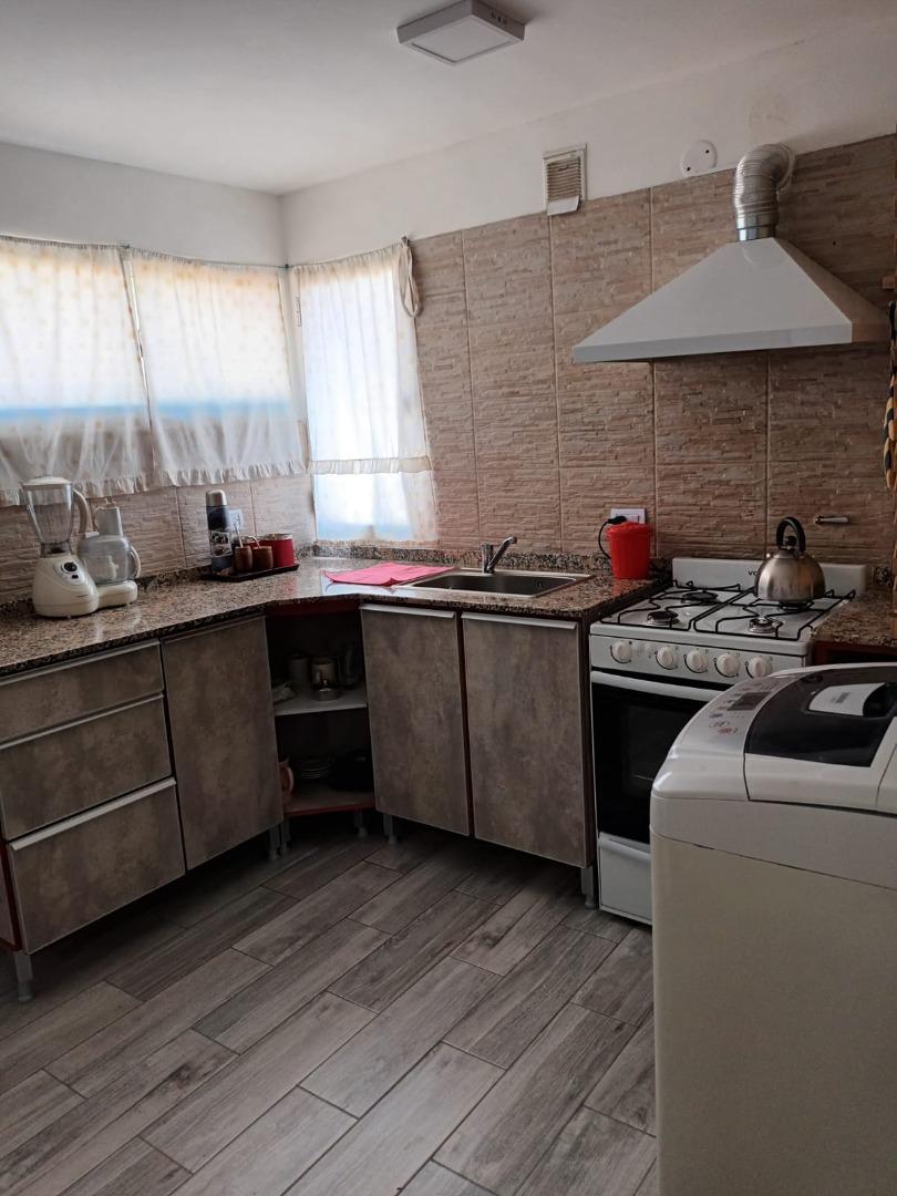 Foto de Casa 2 Dormitorios + 2 Departamentos Independientes | Apta C, imagen 4