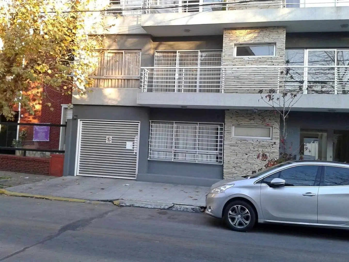 Cochera cubierta Porton automatico 3