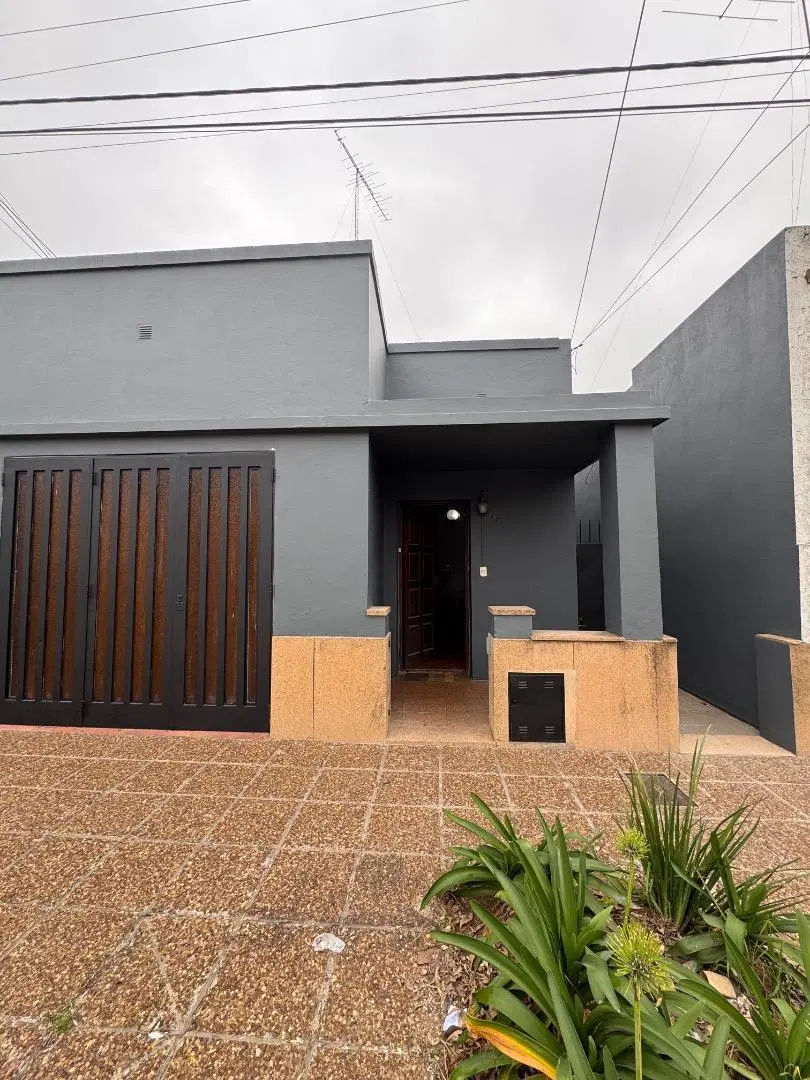 CASA EN CENTRO DE LUJAN A REFACCIONAR 3