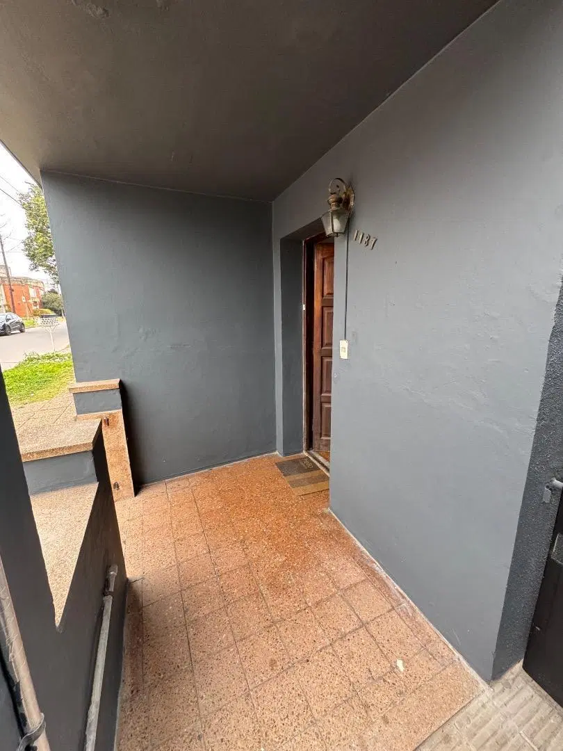 CASA EN CENTRO DE LUJAN A REFACCIONAR 5