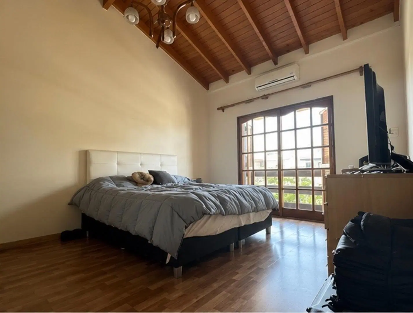Casa 6 Ambientes con garage y 2 locales comerciales 8