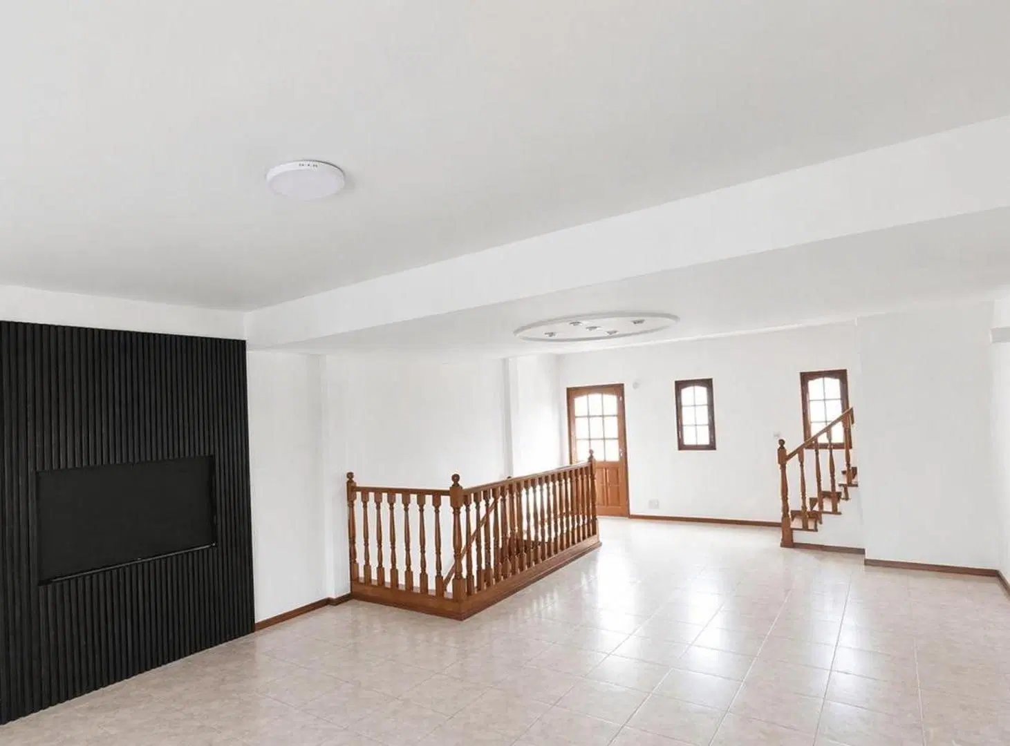 Casa 6 Ambientes con garage y 2 locales comerciales 2
