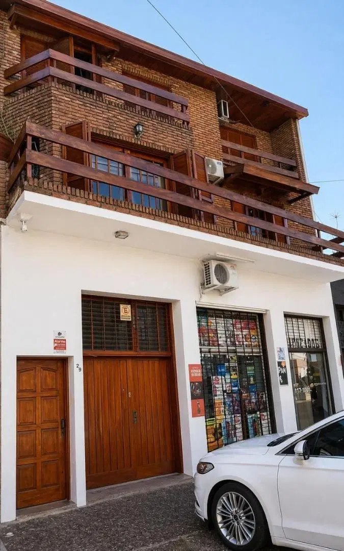 Casa 6 Ambientes con garage y 2 locales comerciales 3